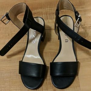 Unisa black block sandals